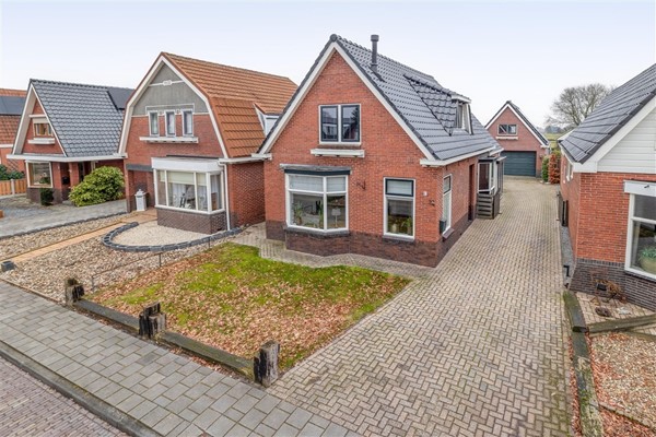 Te koop: Sfeervol wonen met vrij uitzicht over de landerijen.